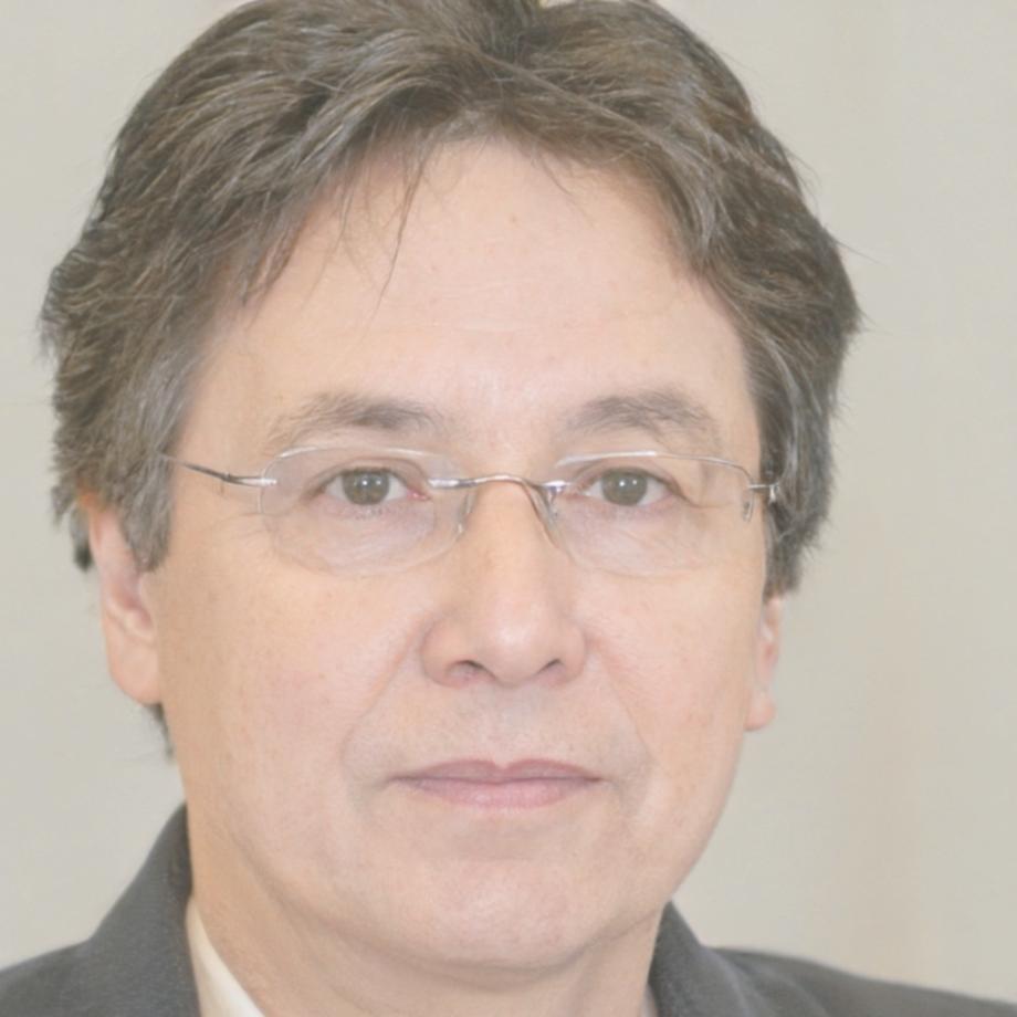 Portraitfoto von zufriedenem Kursteilnehmer